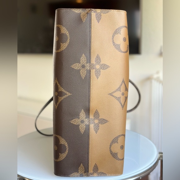 Authentic Louis Vuitton OnTheGo GM Purse - Picture 3 of 8